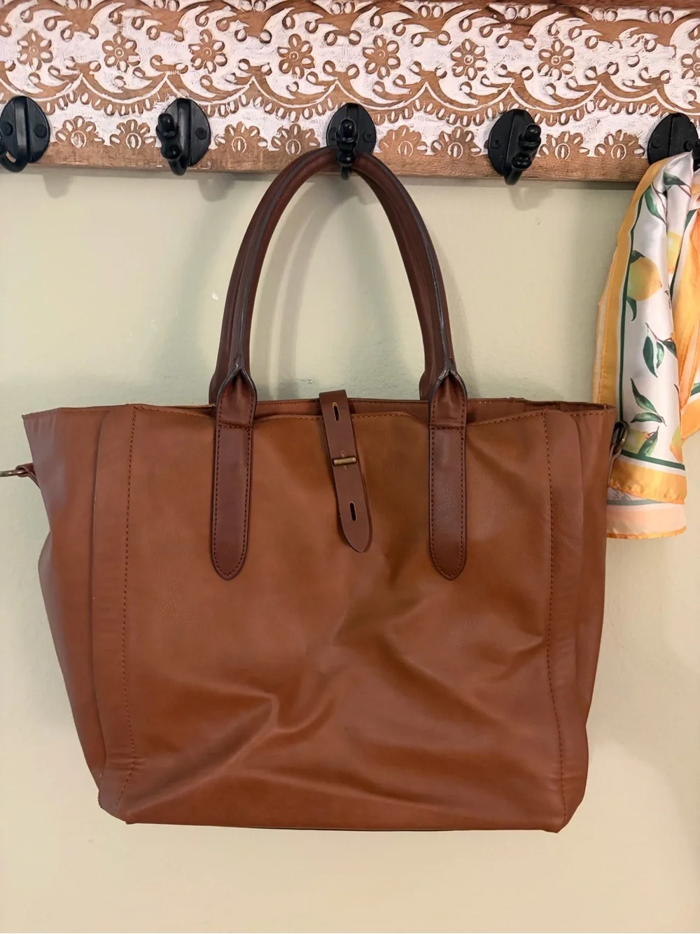 N/A spacious brown